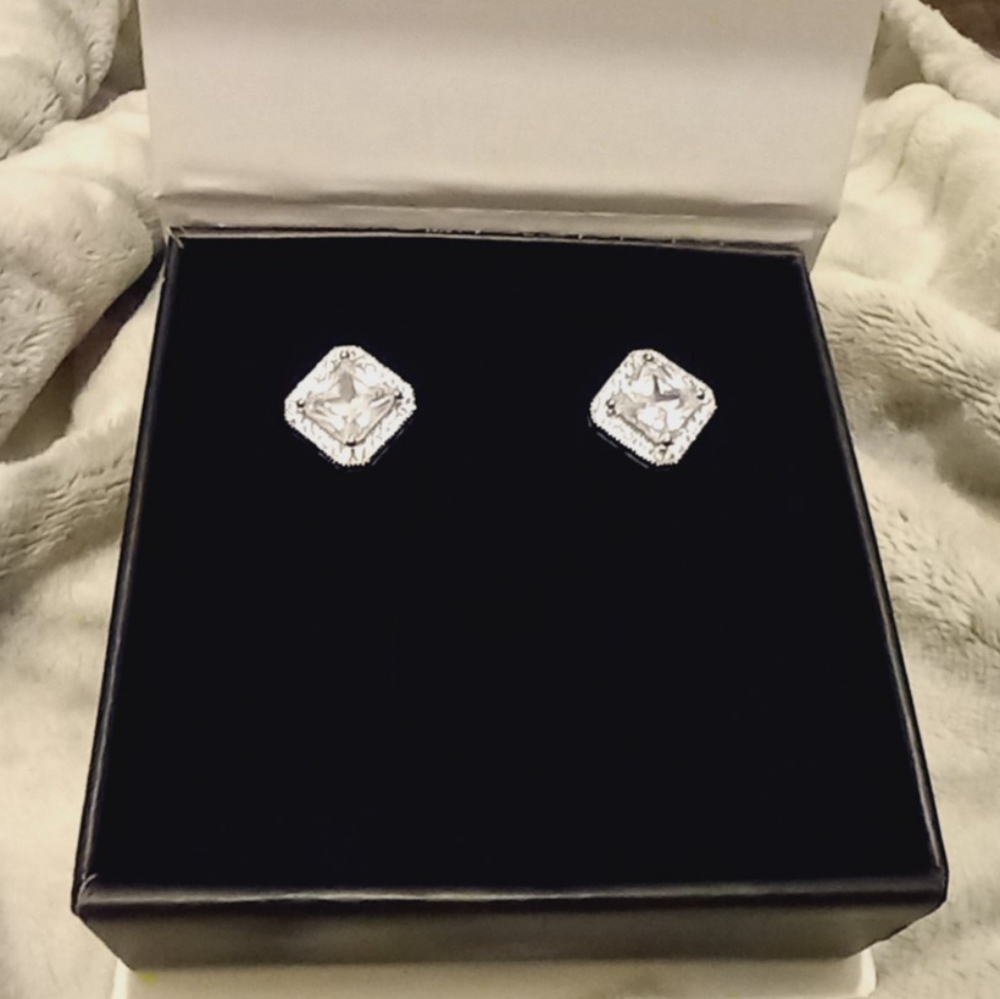 BRAND NEW REAL 18KT WHITE GOLD EARRINGS